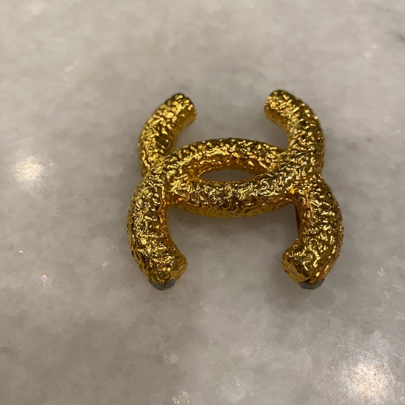 Authentic Chanel CC gold pin - Picture 3 of 8